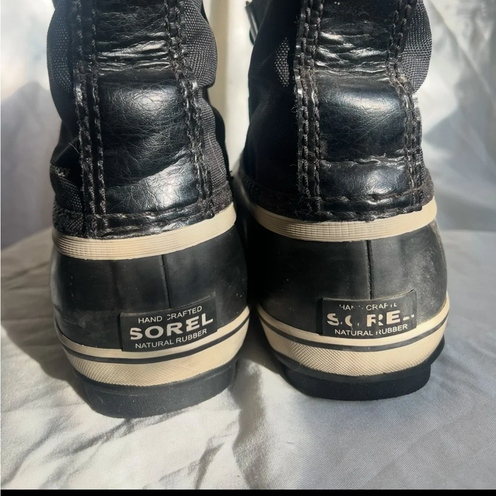 COPY - SORELS kids EUC. Removable inner insulated liners. Size 3 (US), 34 (EU)